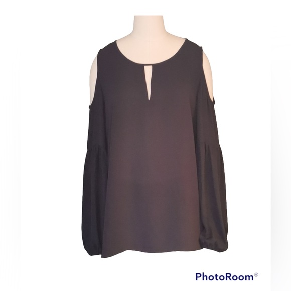 Violet & Claire Tops - 💚 Violet & Claire Blouse, Size Large